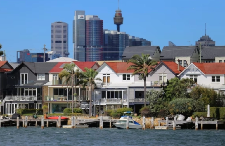 Australia cấm người nước ngoài mua nhà trong hai năm